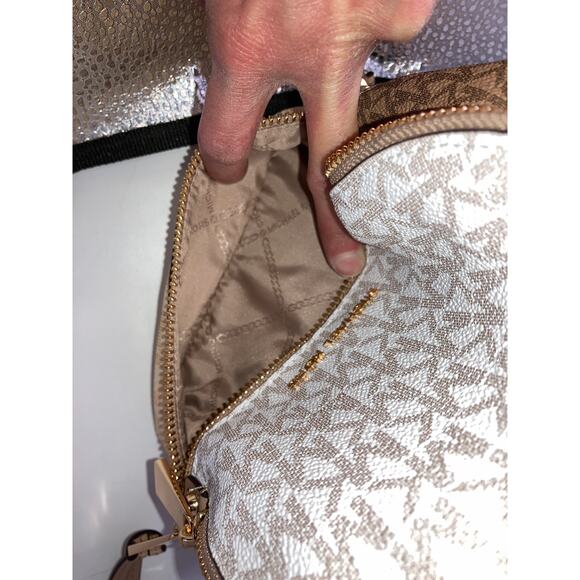 MICHAEL KORS MINI PVC SIGNATURE PRINT CROSSBODY BAG - Picture 14 of 15